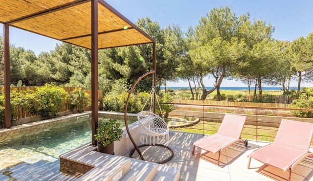 Stunning private villa for 5 people with A/C, private pool, WIFI, TV, patio and pets allowed