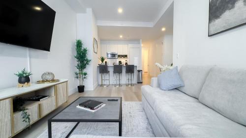 Stylish 3BR Luxury Retreat in the Heart of FiDi