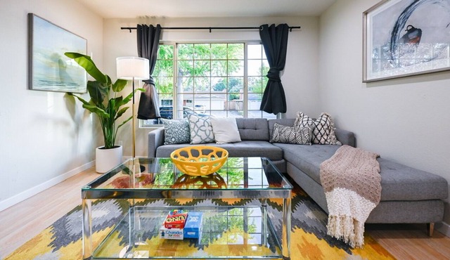 Stylish, quiet 4B2B, with AC|garage|backyard
