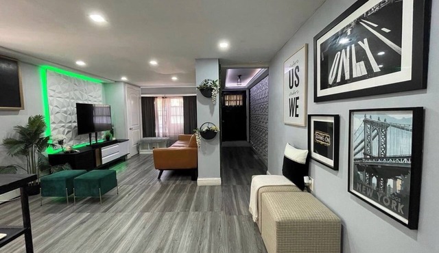Stylish Urban Oasis - Minutes from JFK, Easy Access to Manhattan