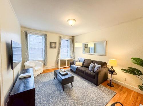 Sun-filled Unit, Elevator, Pool, Boston College