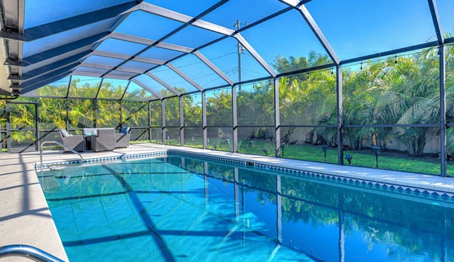 Sunny 3 BR Private Pool Retreat in Cape Coral Near Golf, Dining & Beaches