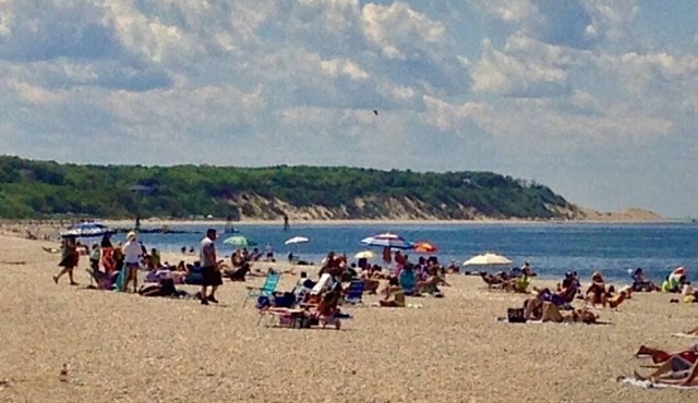 Sunny, Immaculate 3 Bedroom Apartment in Sound Beach sleeps 7