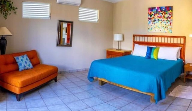 Sunset Paradise, Villa 2 - Oceanfront - 10 guests