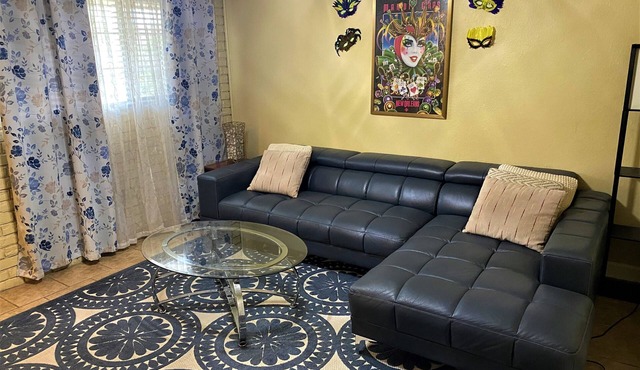 SUPER SUMMER SAVINGS! Cool and Eclectic , Perfect Downtown Spot minutes to LSU