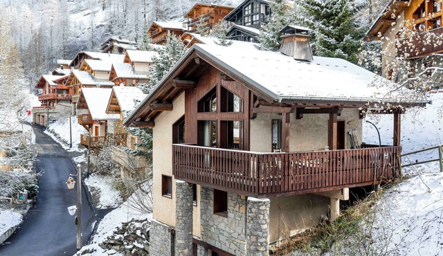 Superb self catered ski Chalet in Tignes-les-Brevieres 50m from lift
