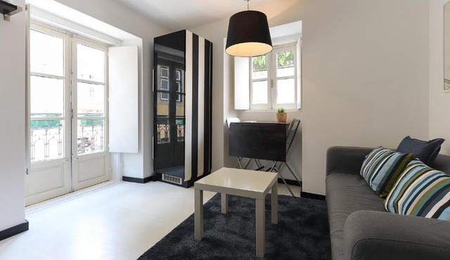 Tailor Made Flat in Central Bairro Alto