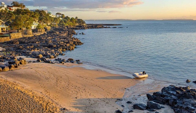 Takapuna Beachfront w/Stunning Views