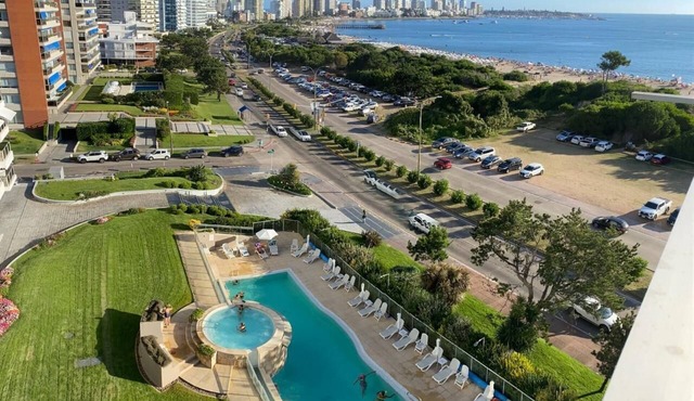 Temporary rental in Punta del Este, with spectacular ocean view.