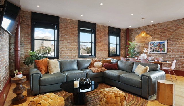 The Gisele: 4BR/4BA for 8 | Pool + Streetcar Stop