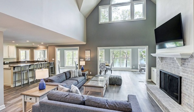 The Homestead | Sunsets Galore! renovated house - sleeps 16 | Fire Pit