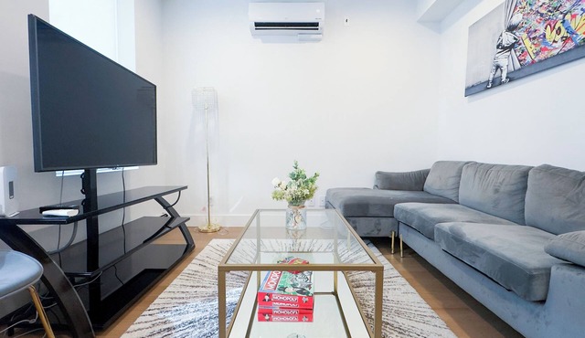 The Modern-Midtown East Duplex – 3BR w/Designer Finishes -Sleeps 10
