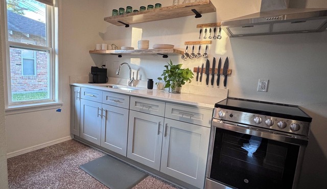 The Pines at Pershing Place, Quiet, Safe and Cozy centrally located 1Br Condo