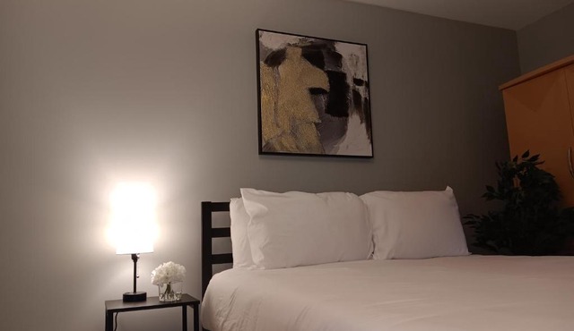 The Residence Room #1 at The West End NEW PRIVATE ROOM close to Downtown
