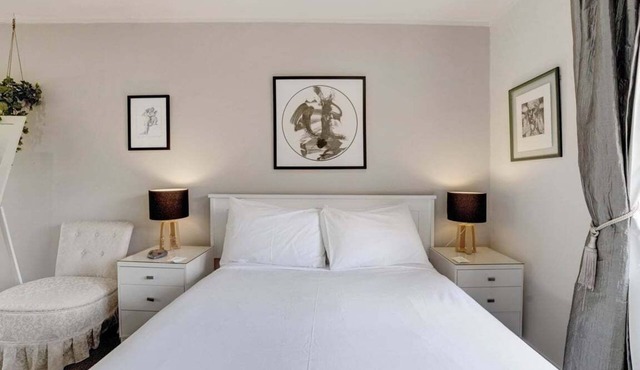 The Studio Modern Charm Peaceful Garden Surrounds