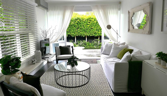 The Urban Haven - A serene city retreat, a lovely garden, close to trendy cafes.