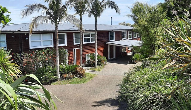 The Waiheke Lodge - Comfort for 24