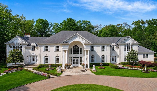 The White House at Livingston - World Cup Luxury Estate