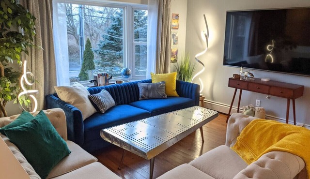 #TheFlightdeck | Stylish Home Near Newport & Navy