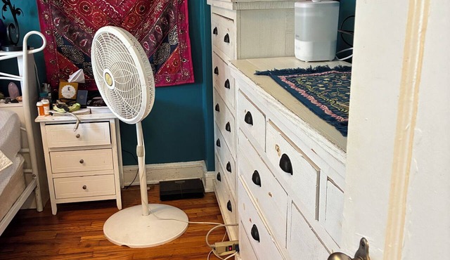 Tranquil 1-bedroom apartment with AC in North Riverdale