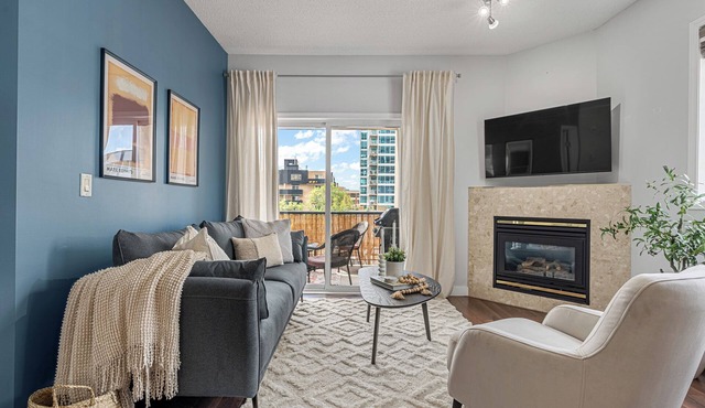 Tranquil Coastal Colour Inspired 2Bdrm w Parking