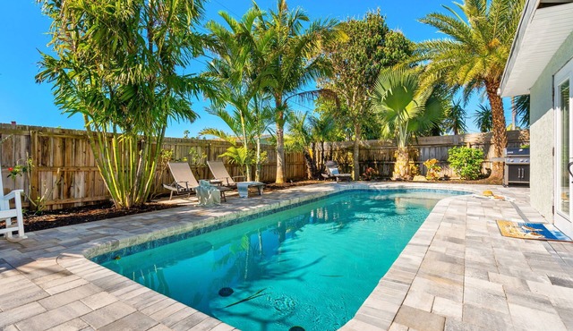 Ultimate Beach Oasis: Heated Pool, Game Room, BBQ & Pet-Friendly 🏖️
