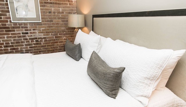 Unbeatable CBD Location: Walk Everywhere + Warm Elegant New Orleans Stay