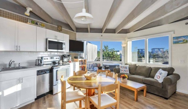 Unit 1023: Studio | 2nd Floor-Pool View | Starfish