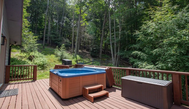 Upscale Lodge Near Skiing w/Hot Tub & Game Tables