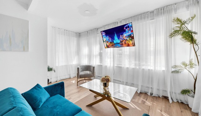 Uscale 2BR Escape in the Heart of NYC