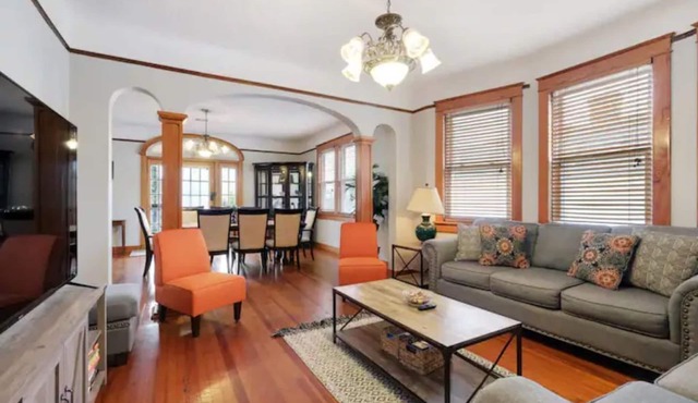 Valence Villa ★ Large Vibrant Freret Home★