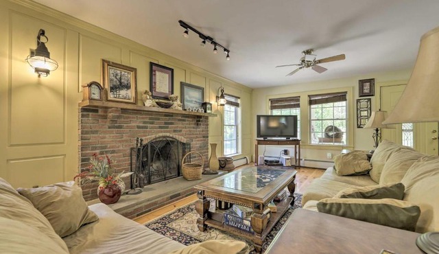 Vast Vintage-Style Home, half Mi to State Park