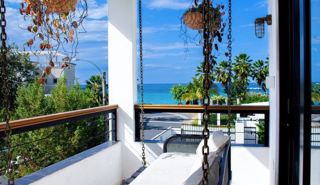 Villa Azure Ocean Suites
