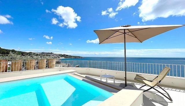 Villa Core: A bright and sunny independent house which faces the sun and the sea, with Free WI-FI.