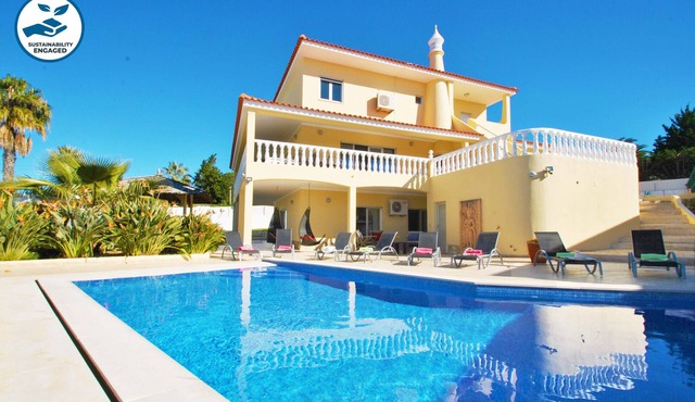 Villa w/BBQ and Pool in Albufeira