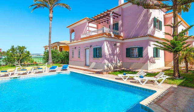 Villa with BBQ and heatable pool in Albufeira