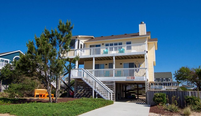 Walk to Beach, Lighthouse & Historic Corolla, Near Corolla Adventure Park, Pool & Hot Tub