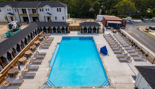 Walk to the beach, Dogs ok! Huge SW community Pool -Close to all!