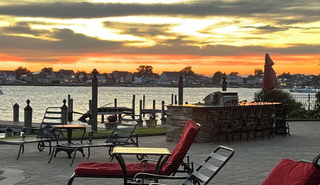 Waterfront 4 bedroom home in Massapequa, New York for Bethpage Black Ryder Cup