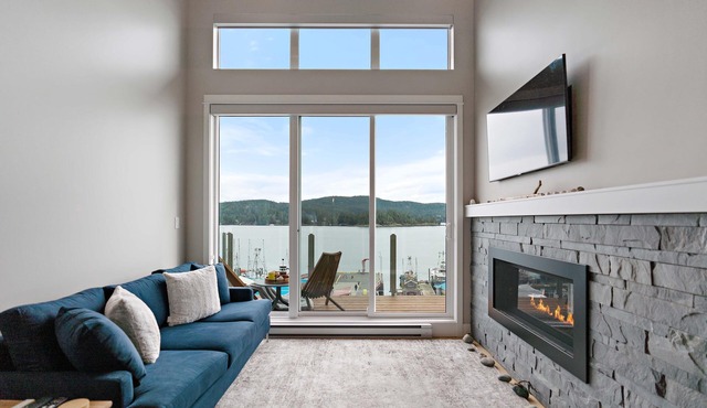 WATERFRONT Condo with BEACH Access 2Bed/2Bath