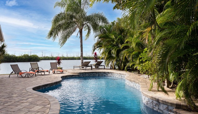 Waterfront-Dolphins-Walk to Beach-Pool-Dock-BEAGLE POINT