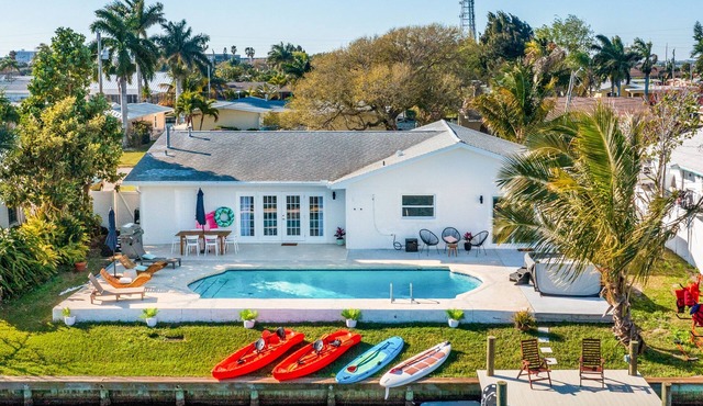 Waterfront Oasis 3B/3B Private Heated Pool, Hot Tub & Dock! 1/2 mile from Ocean!