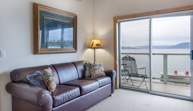 Waterfront Studio Retreat!