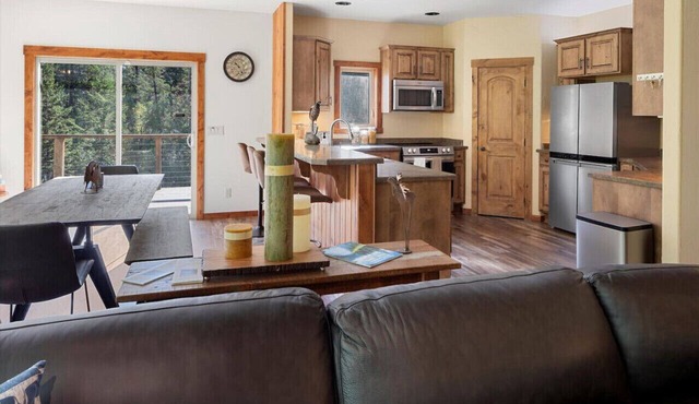 * * *Waters Edge Lodge* * *
