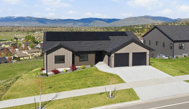 Welcome to your premium Missoula getaway. Perfect for multi-generational family reunions, milestone celebrations, or group trips, this stunning, newly constructed residence combines modern luxury with classic Montana beauty.