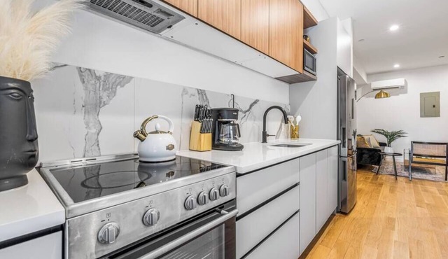 Williamsburg, Private outdoor, w/in unit W/D, Gym