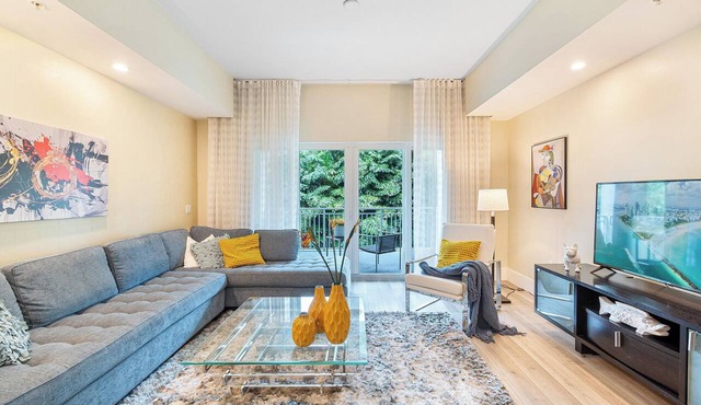 WK DEAL! At F1rst Class Condo, Miami, Florida 3-bed 4-bath in vibrant Doral.