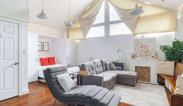 Work, Rest, Visit & Explore | Cozy Downtown Studio in Belleville