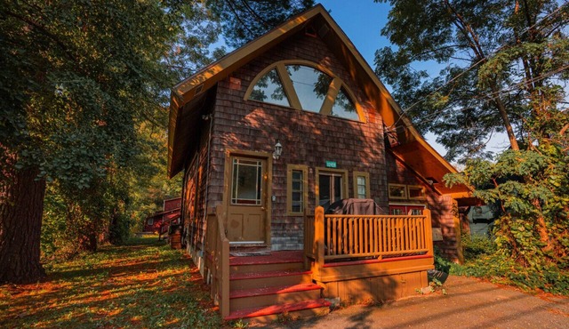 Xplorer I - Keene | Modernized Private Apartment in Town | Centrally Located to Major Trailheads