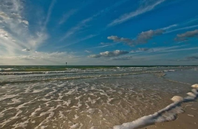 Steps 2 beach! Beachy and Luxurious! Easy Living!
